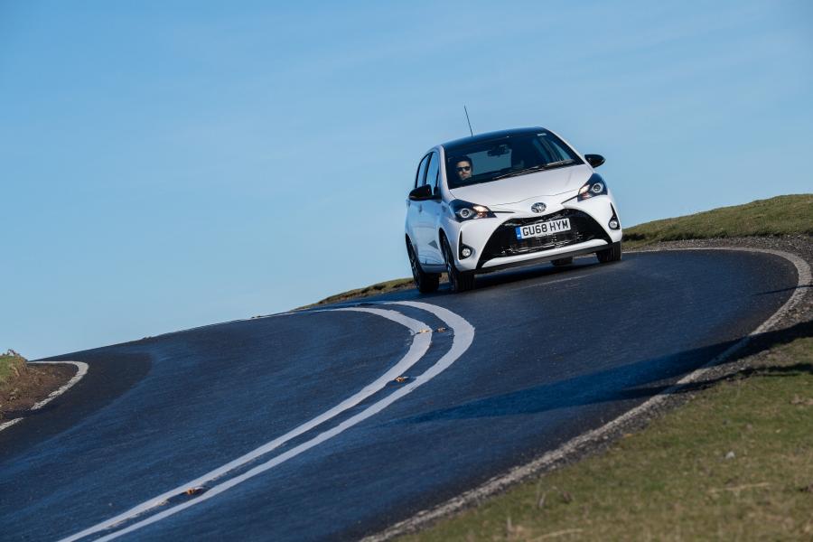  Toyota Yaris Hybrid GR Sport 2019 года  (UK) (фото 13 из 40)